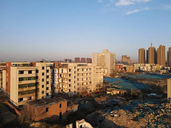 又1座“鬼城”:房价暴跌八成 无人接盘 又1座“鬼城”:房价暴跌八成 无人接盘