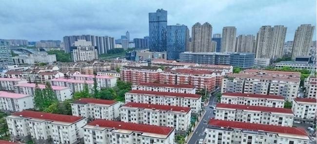 又1座“鬼城”:房价暴跌八成 无人接盘 又1座“鬼城”:房价暴跌八成 无人接盘