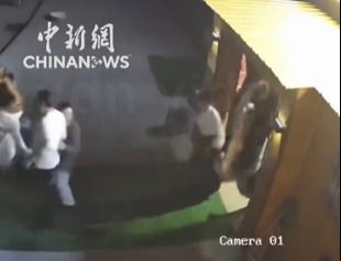 中国今年最大地震逃生画面曝光 中国今年最大地震逃生画面曝光