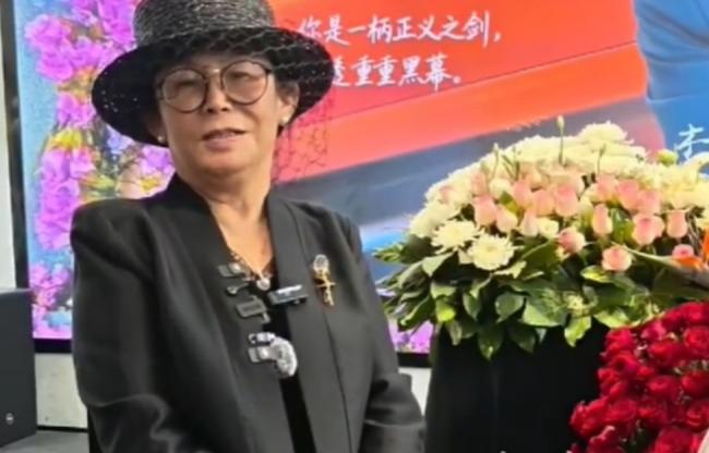 他的骨灰“一半葬中国、一半葬美国” 他的骨灰“一半葬中国、一半葬美国”