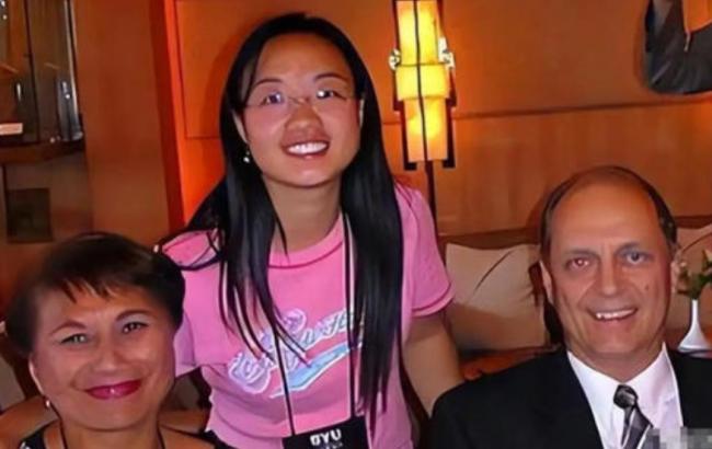 魏敏芝在美国当导演 现已胖到不敢认 魏敏芝在美国当导演 现已胖到不敢认
