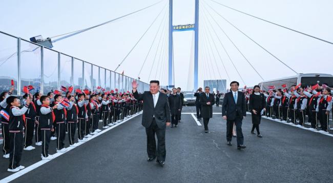 金正恩闪电突防中国东北,王沪宁陪同 金正恩闪电突防中国东北,王沪宁陪同