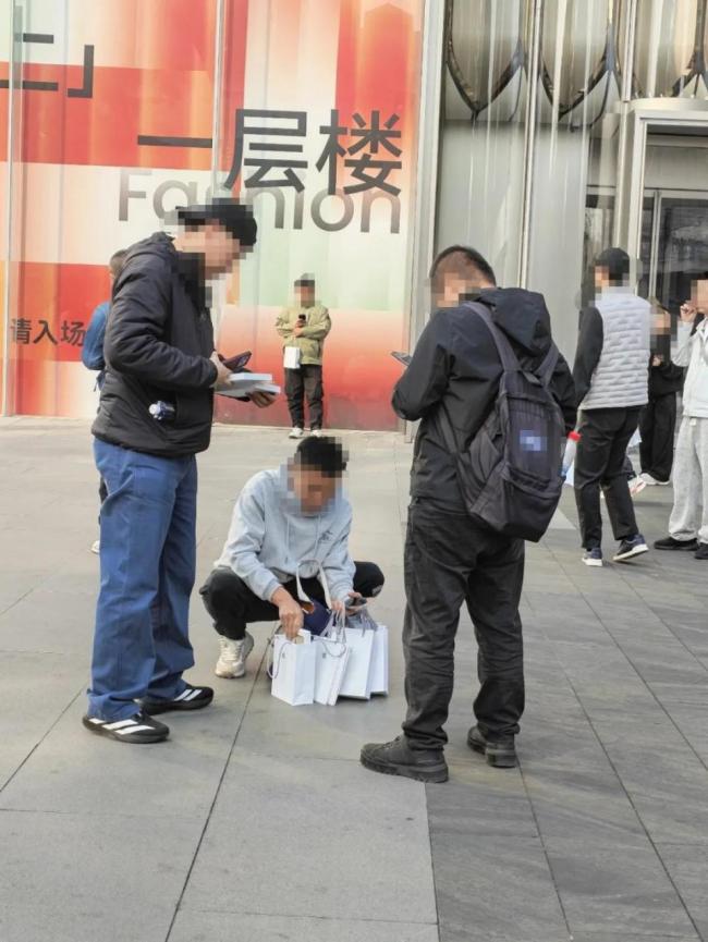 第一批拿到iPhone Duo的人,心态有点崩 第一批拿到iPhone Duo的人,心态有点崩