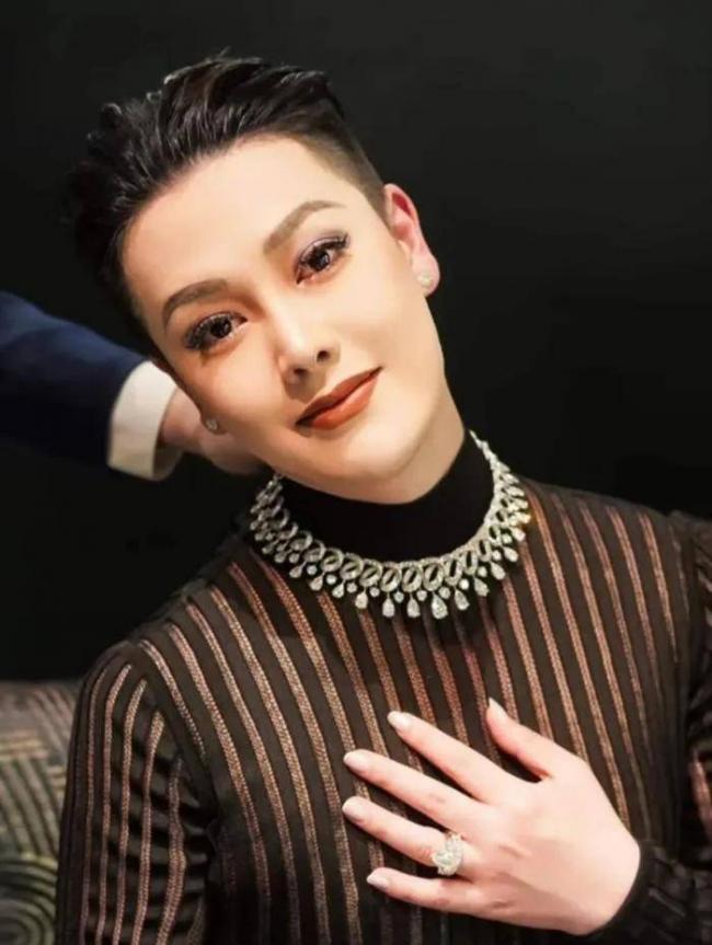 偷税749万躲去美国,他换个马甲又回来割韭菜 偷税749万躲去美国,他换个马甲又回来割韭菜