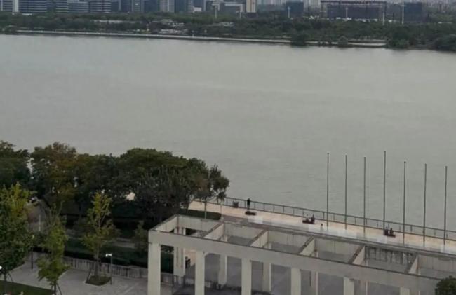 上海前滩露天音乐会太猛 隔江居民吐槽 上海前滩露天音乐会太猛 隔江居民吐槽
