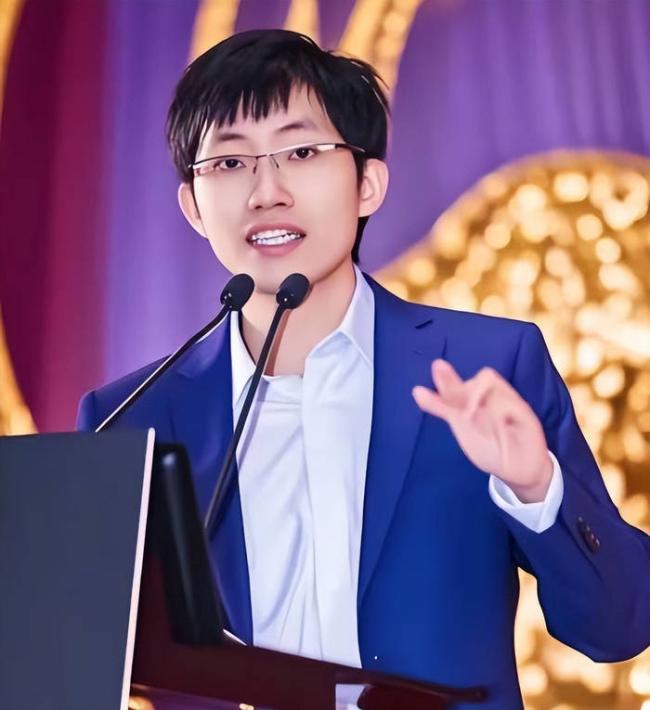 梁文锋还在租房住?这些千亿富豪惊人相似 梁文锋还在租房住?这些千亿富豪惊人相似