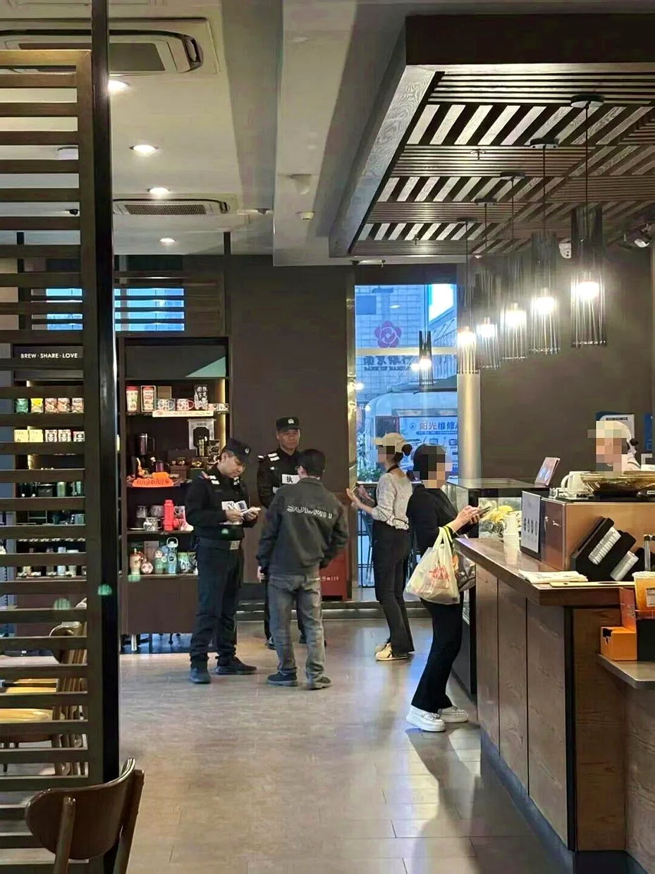 南京男子在星巴克多日占位不消费 闹到警察来了 南京男子在星巴克多日占位不消费 闹到警察来了