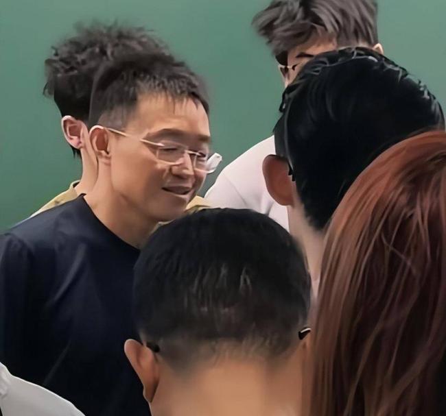 49岁清华教授身价275亿!学生一个比一个牛 49岁清华教授身价275亿!学生一个比一个牛